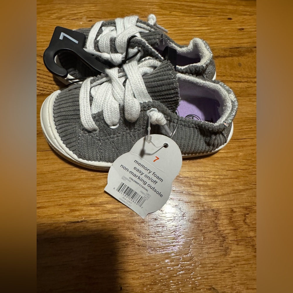 Memory foam easy on/off non-marking outsole children casual size 7todders